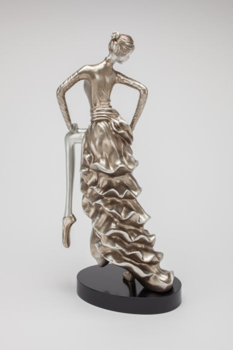 AM -  LADY IN STYLE SCULPTURE