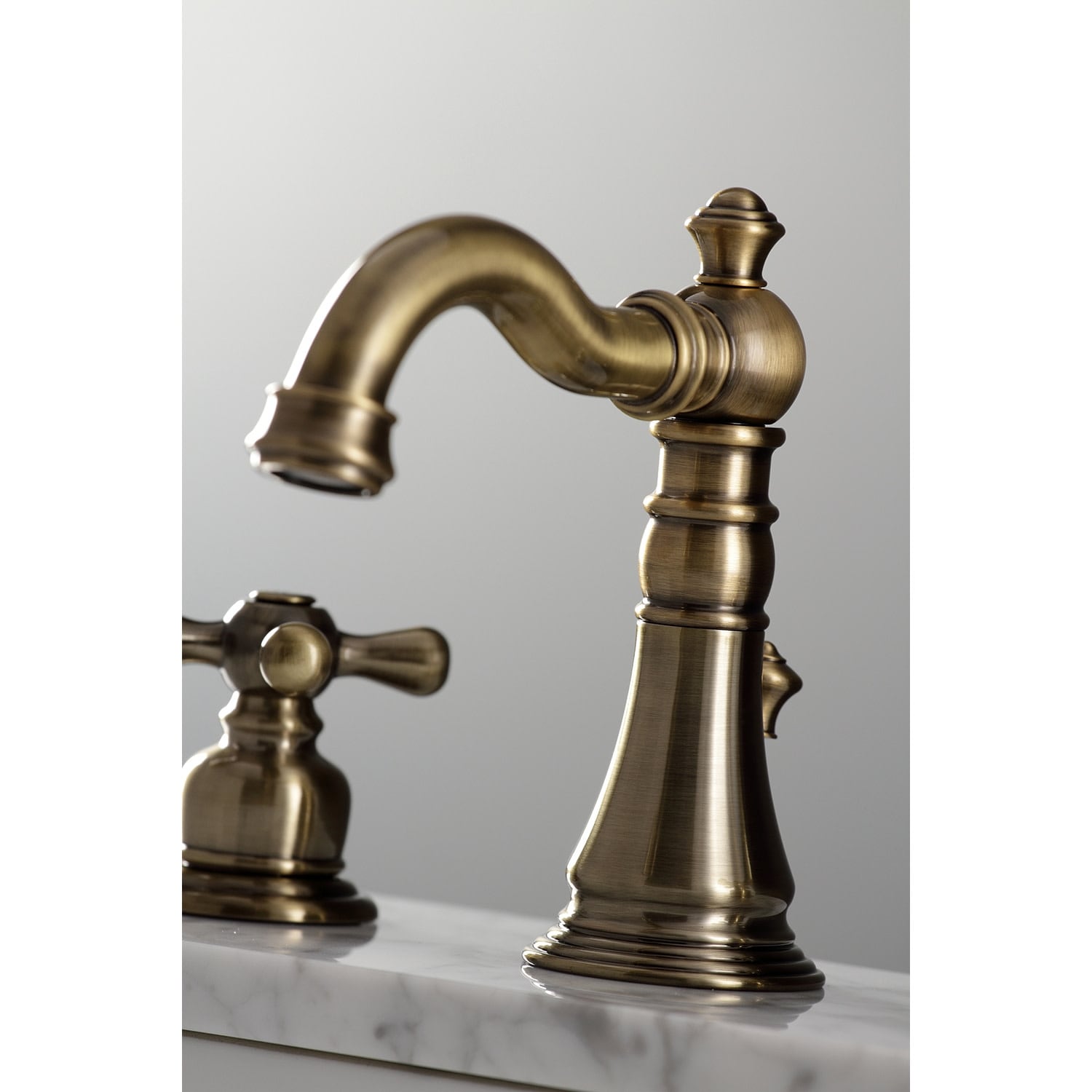 American Classic 8 in. Widespread Bathroom Faucet